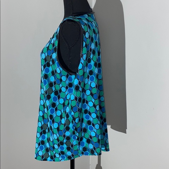 APT. 9 Top - Picture 4 of 6